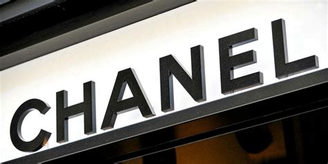 Paris : une boutique de luxe Chanel braquée à la voiture